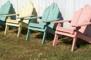 Beach Cottage variant of Shabby Chic. Image: http://www.doityourself.com/stry/shabby-chic-painted-furniture-3-colors-to-stick-to#b