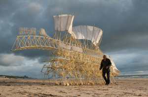 Animaris Umerus, Scheveningen beach, The Netherlands (2009). Courtesy of Theo Jansen. Photo by Loek van der Klis