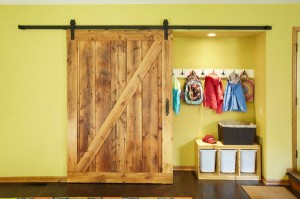 barn-door-entryway-room-storage